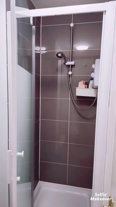 Flat, Close To O2 Arena And Airport Apartment